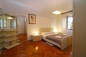 Apartment 1057