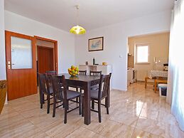 Apartment 1077