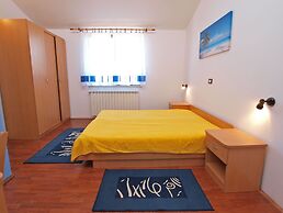 Apartment 1077
