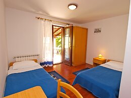 Apartment 1077