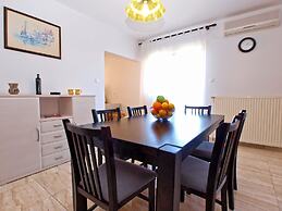 Apartment 1077