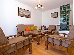 Apartment 1077