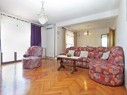 Apartment 1079