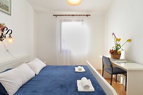 Apartment 1096