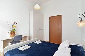 Apartment 1096
