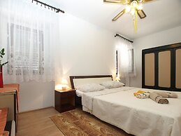 Apartment 1123