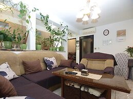 Apartment 1123