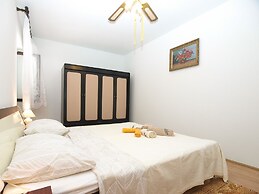 Apartment 1123