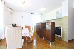 Apartment 1198