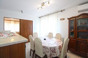 Apartment 1198