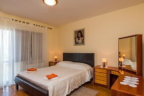 Apartment 1202
