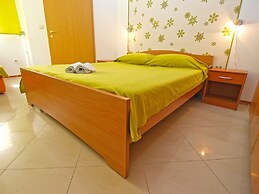 Apartment 1303