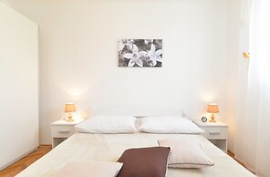 Apartment 1375