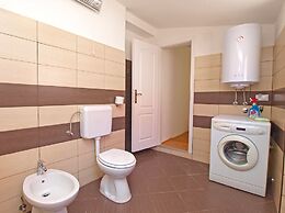 Apartment 1380