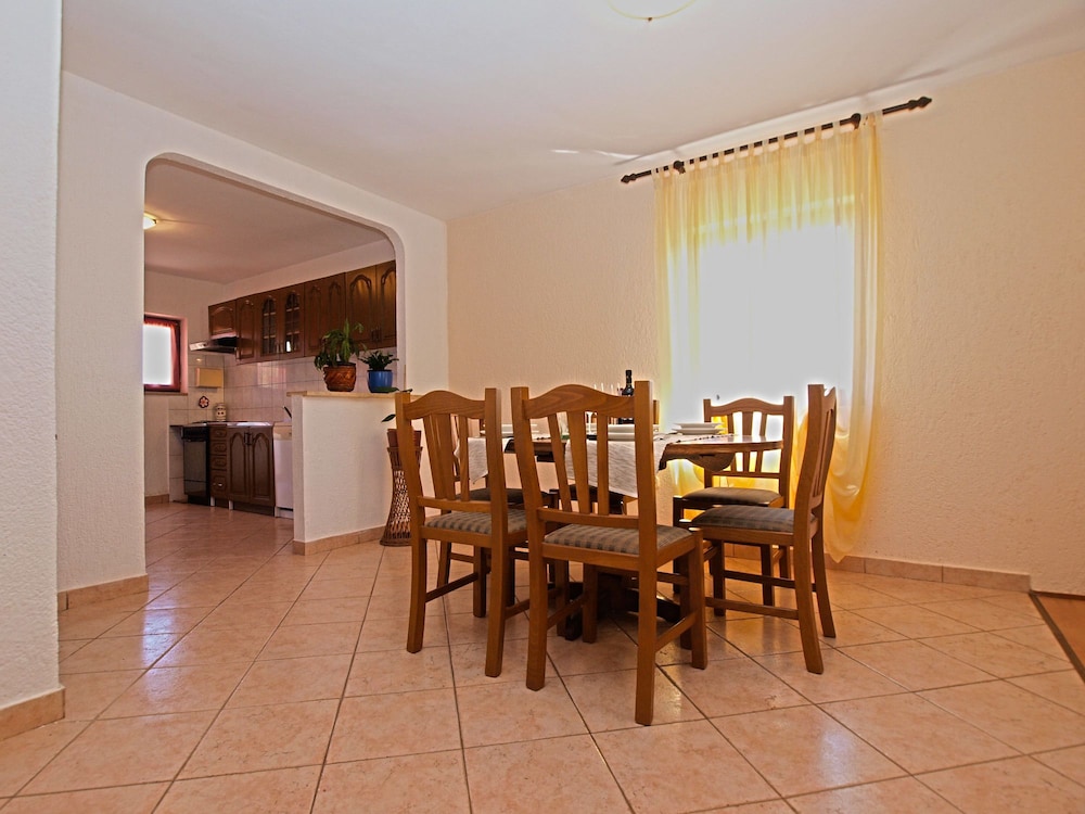 Apartment 1382