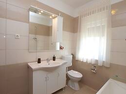 Apartment 1386