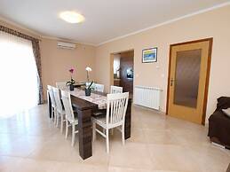 Apartment 1386