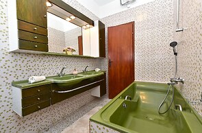 Apartment 1490