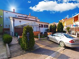 Apartment 1558