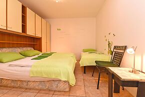 Apartment 1562