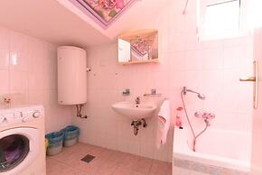 Apartment 1562