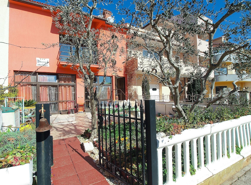 Apartment 1571