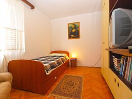 Apartment 1582