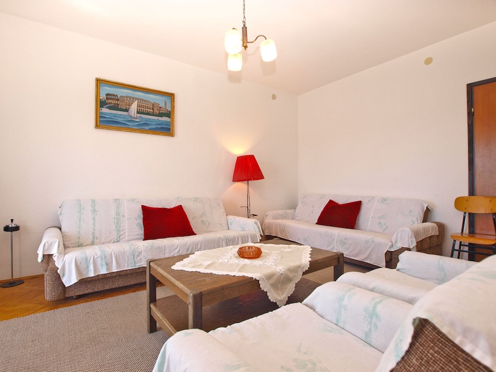 Apartment 1586