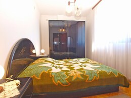 Apartment 1586