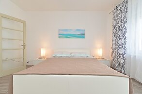 Apartment 1601