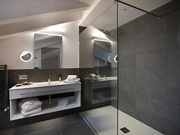 Boutique hotel touring