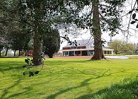 Hôtel Le Corbusson Laval Ouest