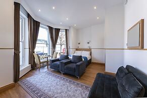 Arlo Apartments