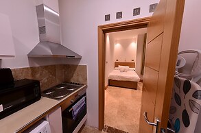 Arlo Apartments
