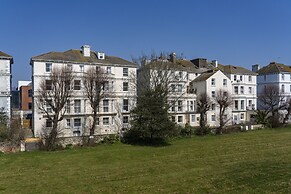 Arlo Apartments