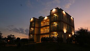 Full Moon Resort