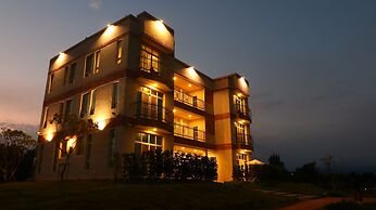 Full Moon Resort