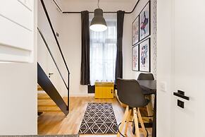 Leah Studios