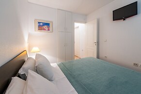 Villa Adamite