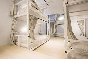 LIGHT INN - Hostel