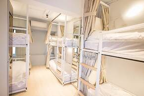 LIGHT INN - Hostel