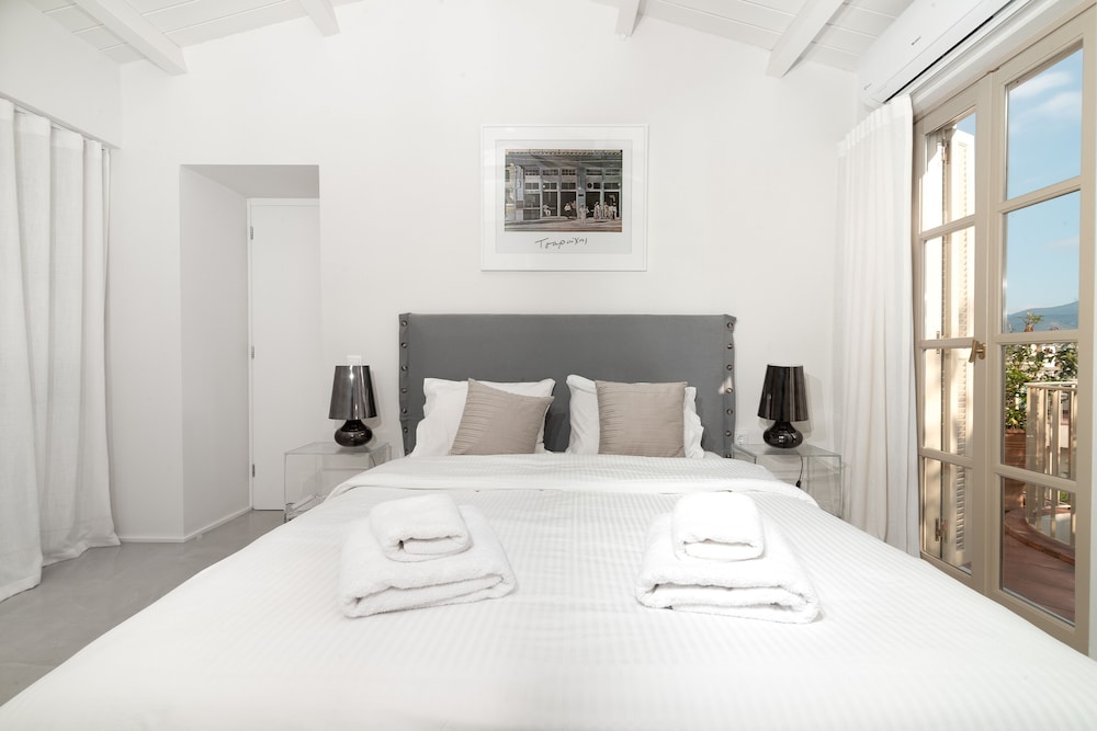 Acropolis Suites