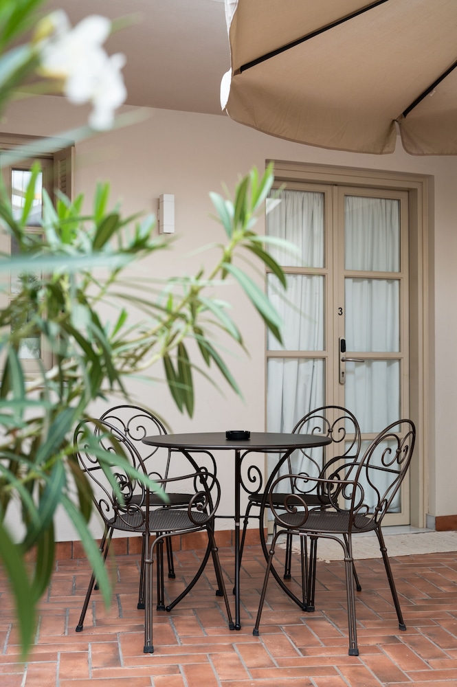 Acropolis Suites
