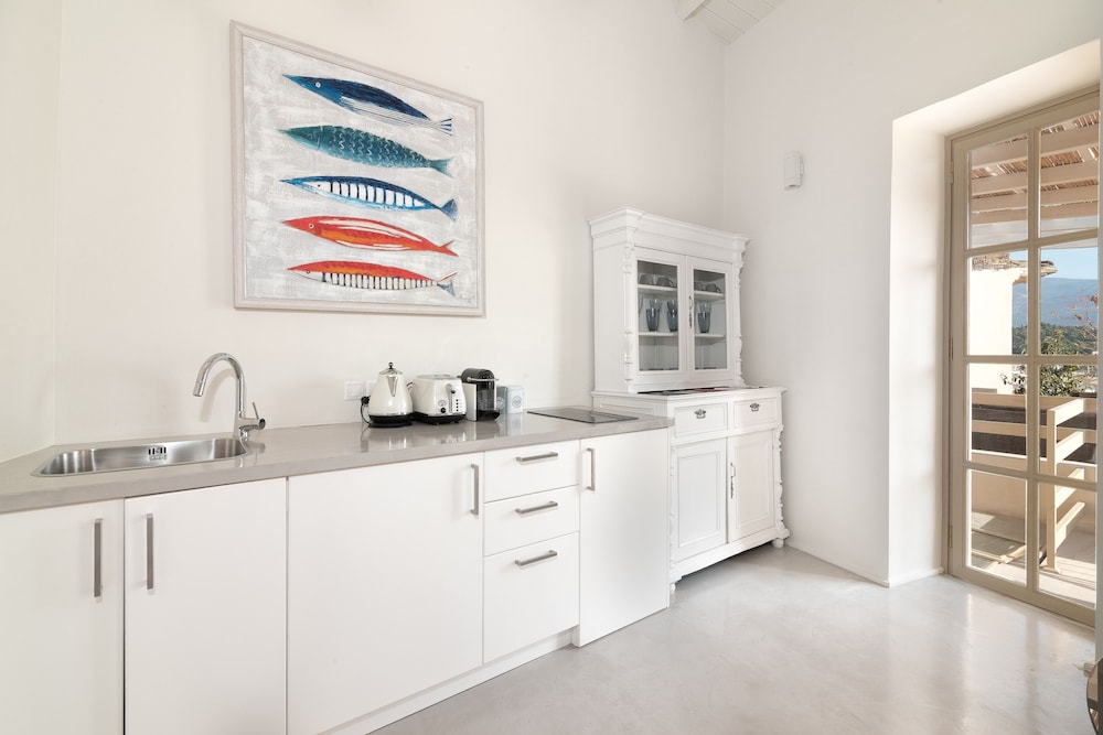 Acropolis Suites