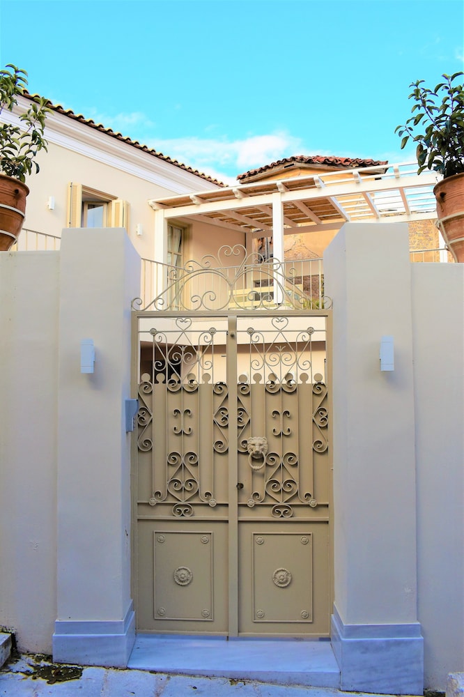 Acropolis Suites