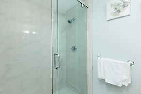 Private and Cozy Home in Kerrisdale