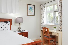 Private and Cozy Home in Kerrisdale