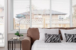 Private and Cozy 2bdr 2BA Home in Kitsilano