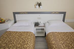 Hali Hotel