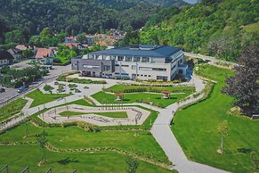 NUHR Medical - Hotel & Restaurant
